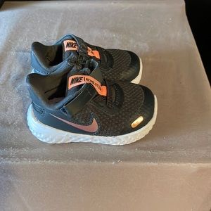 Nike revolution kids tennis shoes size 3C